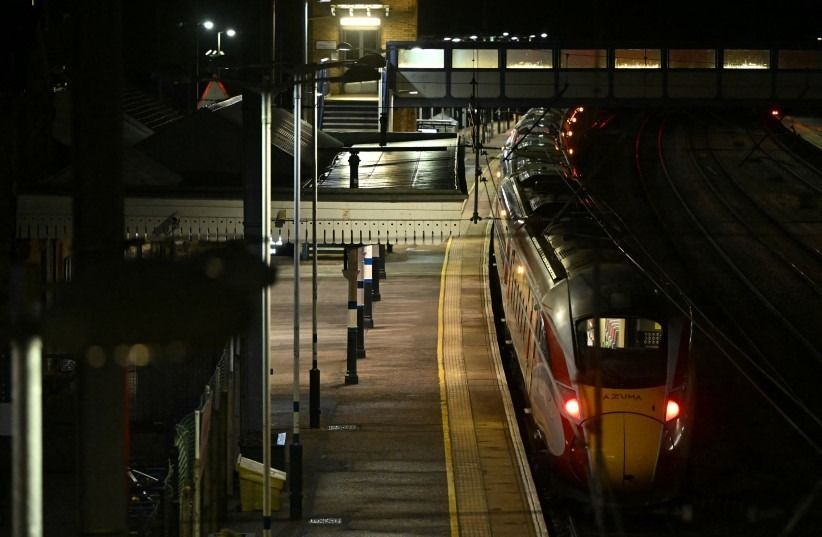 Un apuñalamiento en un tren del Reino Unido deja nueve heridos en estado crítico