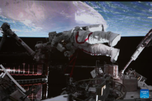 Astronautas de Shenzhou-21 completan actividades extravehiculares